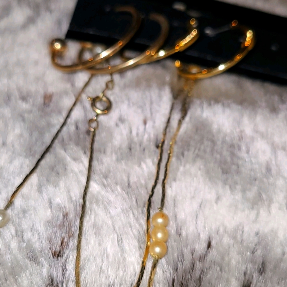 Jewelry set (includes 1 necklace and 2 earrings)